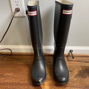 Matte Black Hunter Rainboots size 6